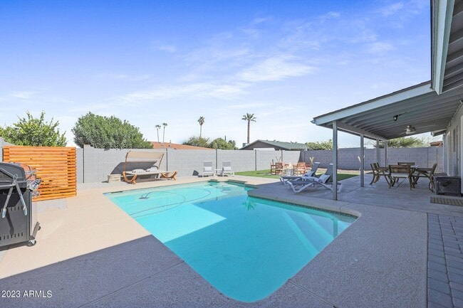 Building Photo - 421 Lila Cir