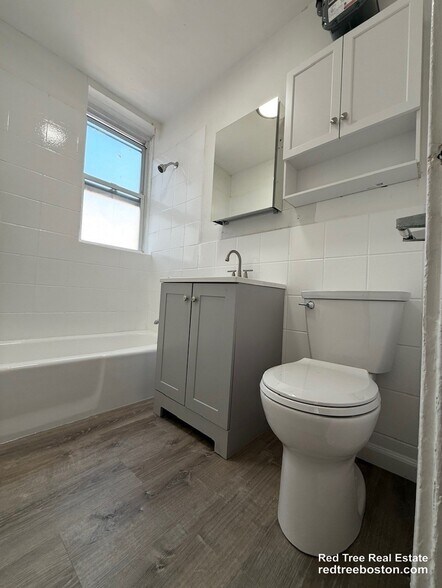 Building Photo - 137 Chiswick Rd