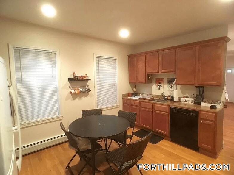 Building Photo - 127 Cedar St