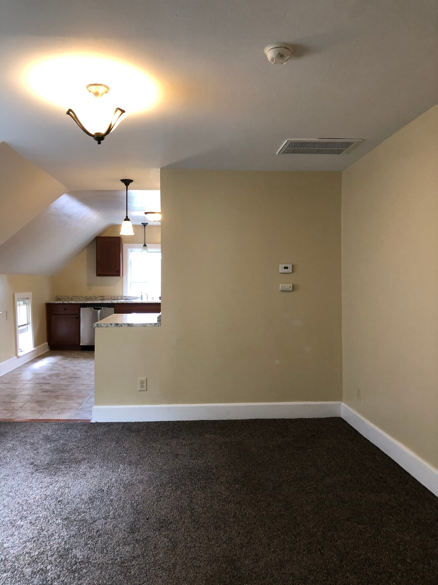 Building Photo - 2213 S Robinson Ave