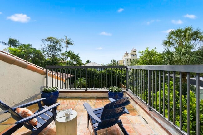 Building Photo - 264 Everglade Ave