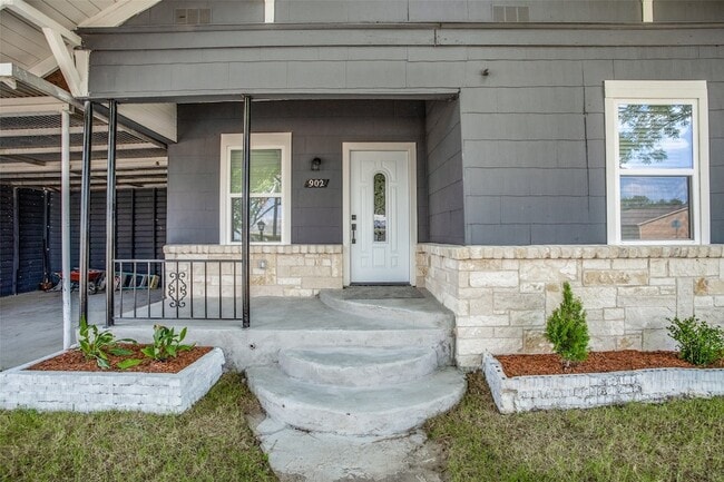 Building Photo - 902 Clark St