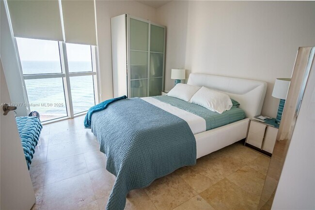 Building Photo - 15901 Collins Ave