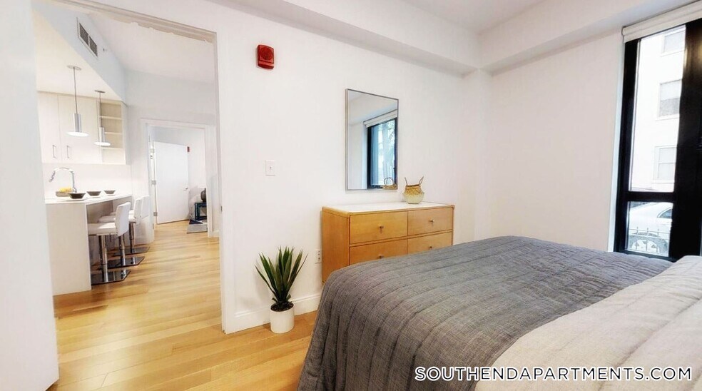 Building Photo - 150 Camden St