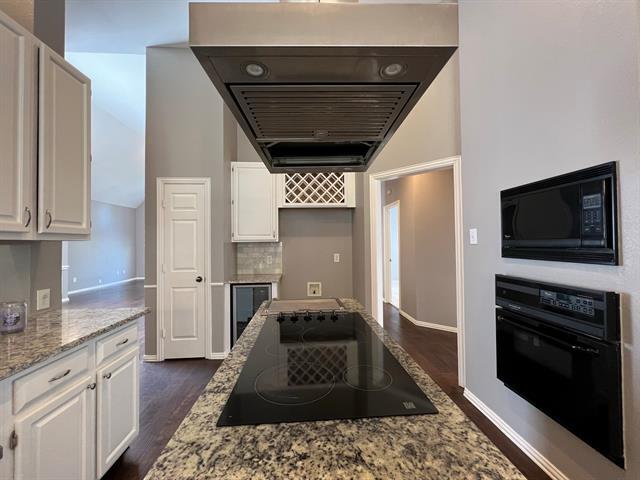 Building Photo - 9811 Cliffside Dr