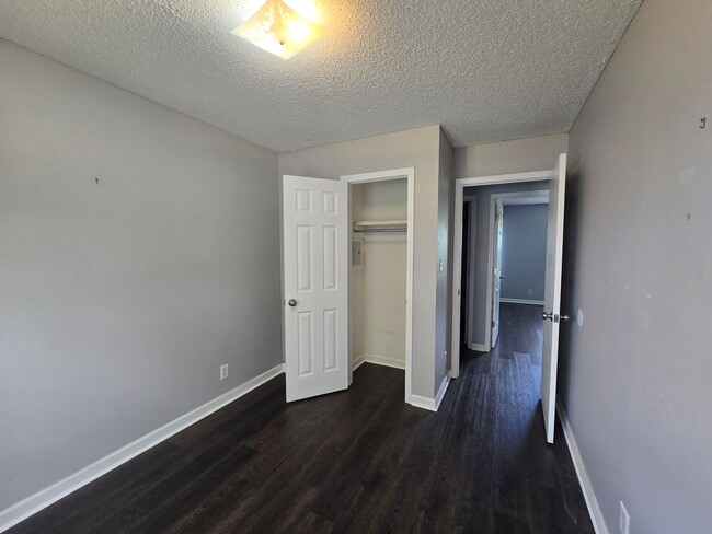 Building Photo - SPECIAL 1/2 OFF 1st Month's Rent