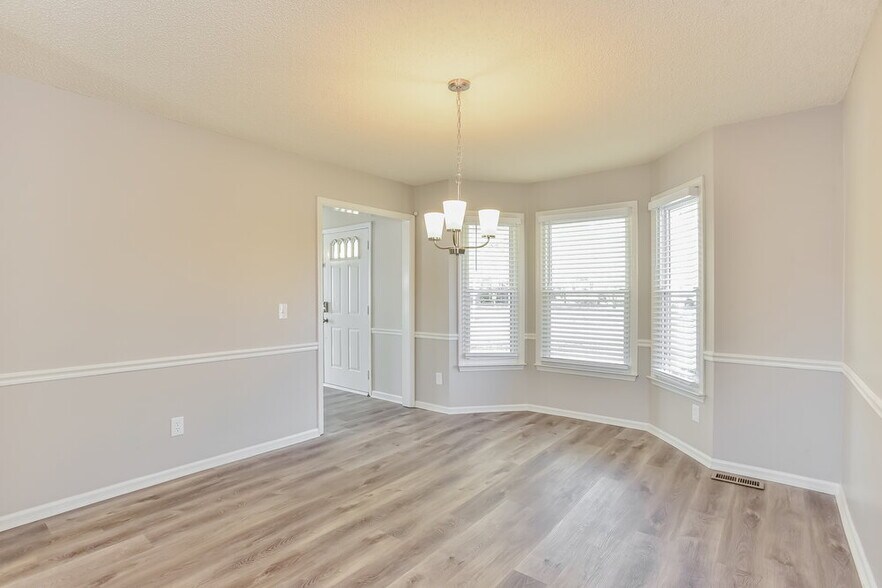 Building Photo - 2303 Riverstone Dr
