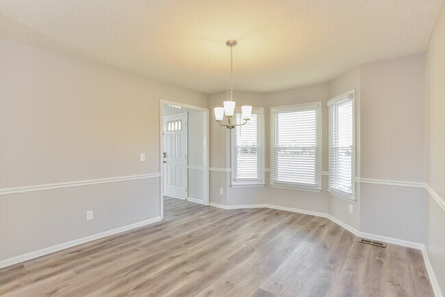 Building Photo - 2303 Riverstone Dr