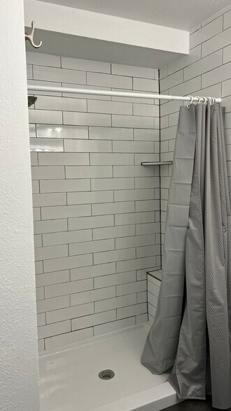 Building Photo - 1065 University Ave