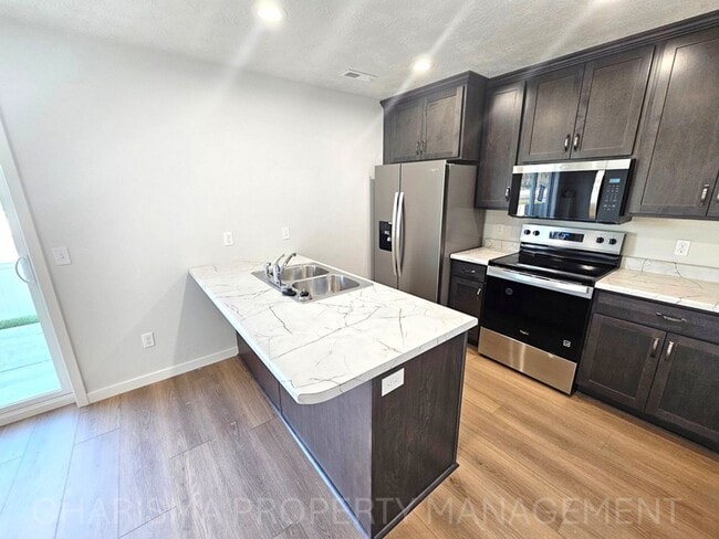 Building Photo - Tunis Drive Townhomes