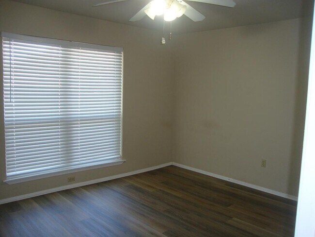 Building Photo - 11505 Barrington Way