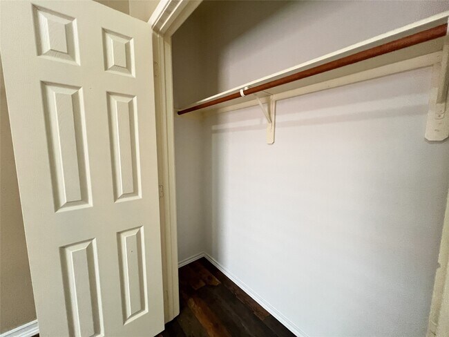 Building Photo - 2215 Dorman Ct