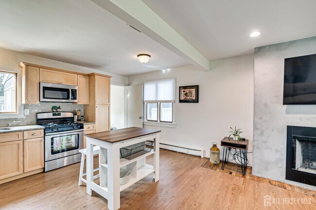 Building Photo - 1331 Sunset Ave