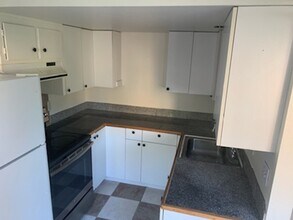 Building Photo - Maple 2