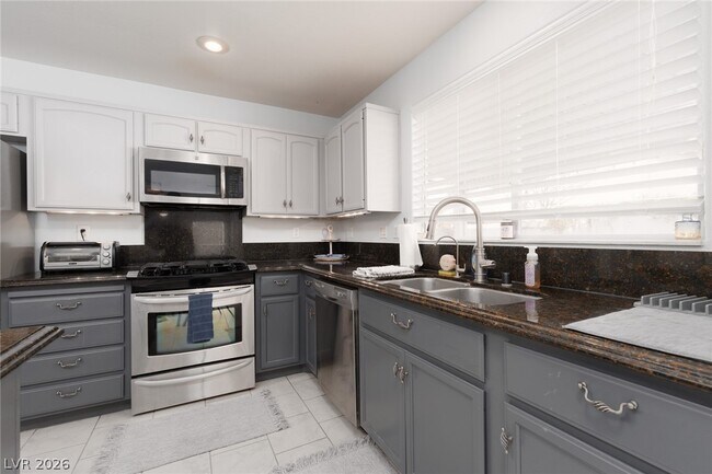 Building Photo - 7904 Constantinople Ave