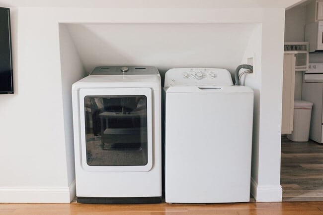 Building Photo - 905 Hill St