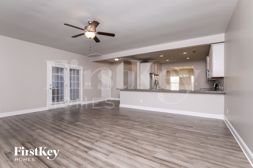 Building Photo - 499 Royal Oak Ln