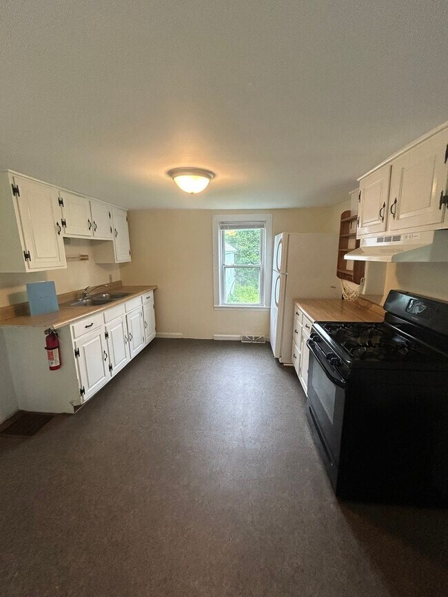 Primary Photo - 79 Chase St