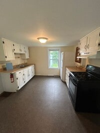 Building Photo - 79 Chase St