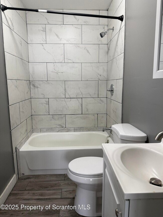 Building Photo - 2204 Golden Ave