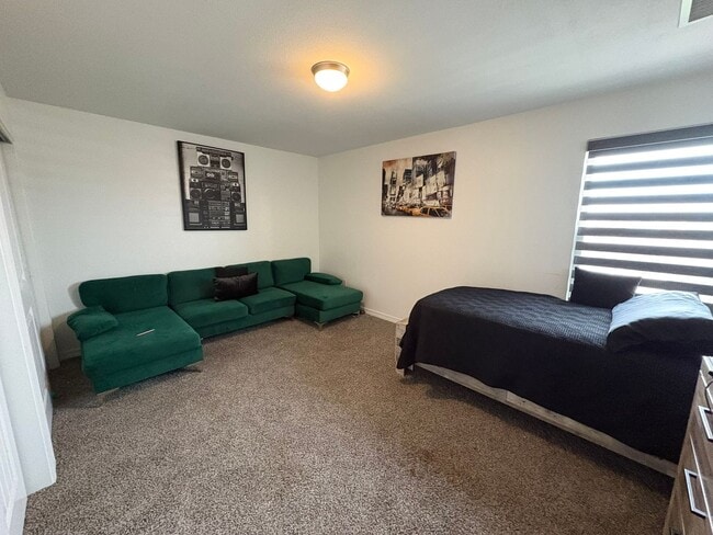 Building Photo - FAR EASTSIDE HOME FOR RENT