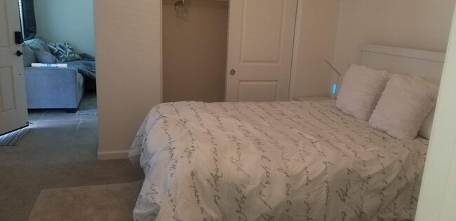 Building Photo - Beautiful Private In-Law Suite – Move-In R...