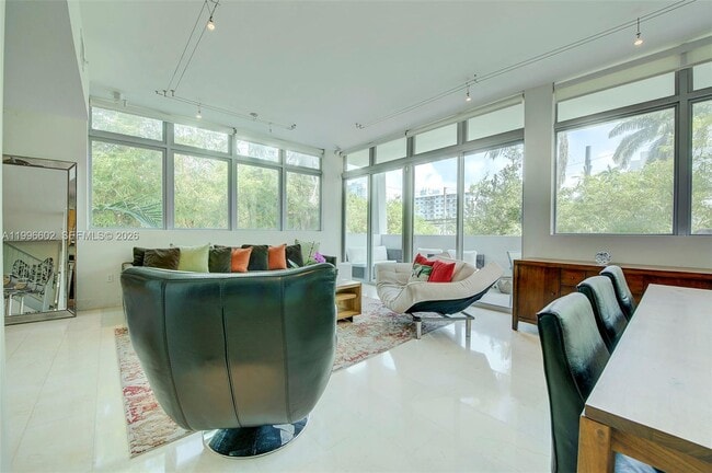 Building Photo - 1577 Bay Rd