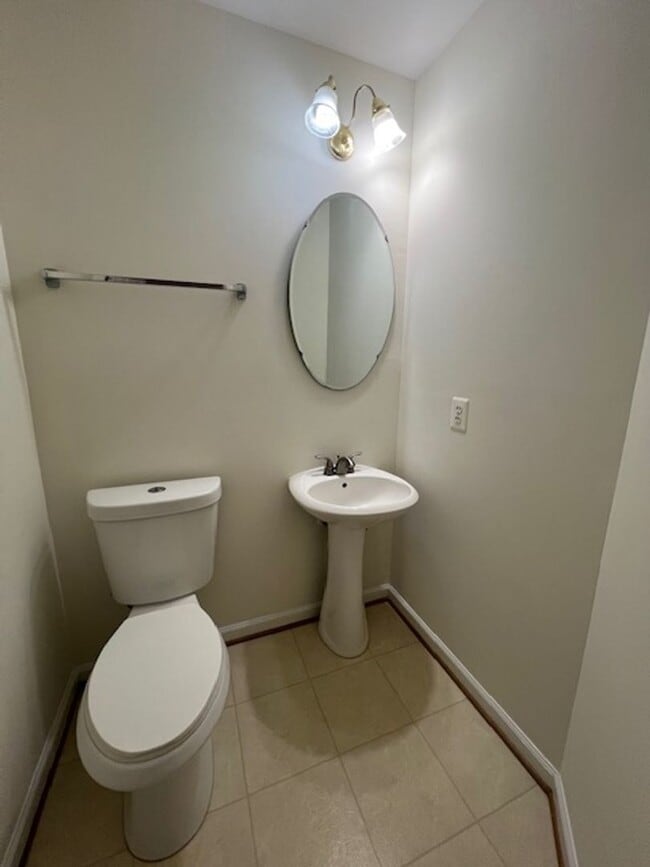 Building Photo - SPACIOUS TOWNHOUSE IN GERMANTOWN