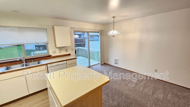 Building Photo - 1334 NE Jasmine Ln