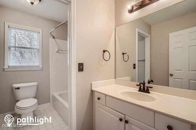 Building Photo - 4 br, 2.5 bath House - 1045 Mayfield Manor...