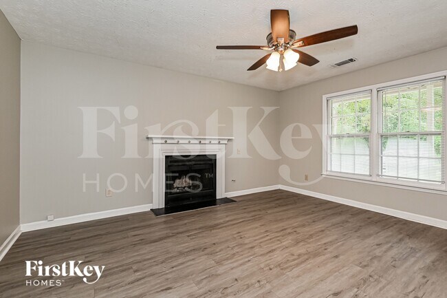 Building Photo - 3900 Hadley Farm Dr