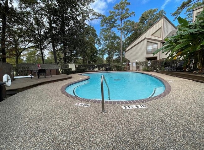 Building Photo - 12900 Walden Rd