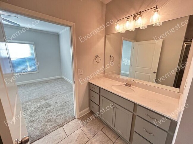 Building Photo - Spacious 3 Bed, 2.5 Bath Home with Modern Amenities / Available Soon!