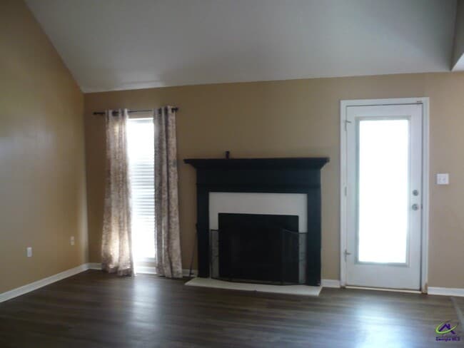 Building Photo - 213 Loxley Dr