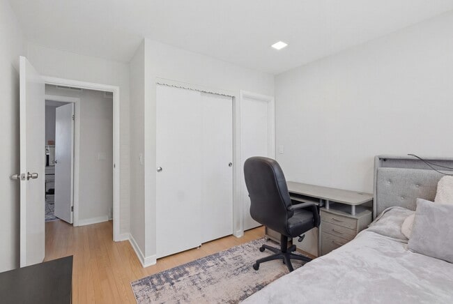 Building Photo - 1506 W Palm Dr