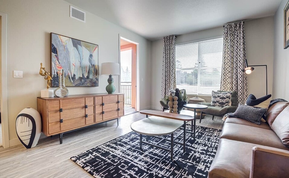 Building Photo - Renaissance Square