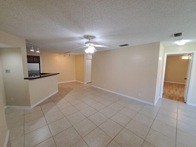 Building Photo - 3470 Pinewalk Dr N