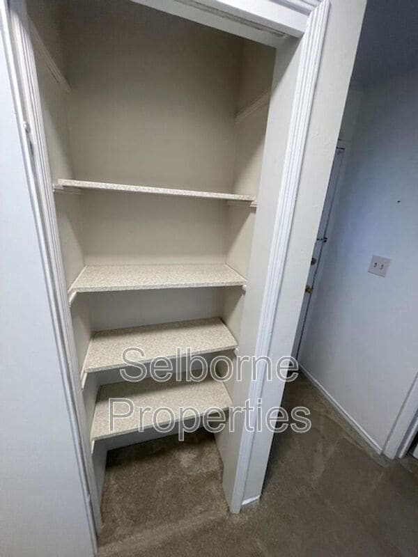 Building Photo - 624 Valle Vista Ave