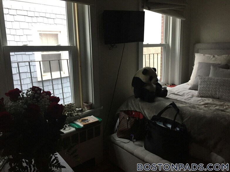 Building Photo - 435 Hanover St