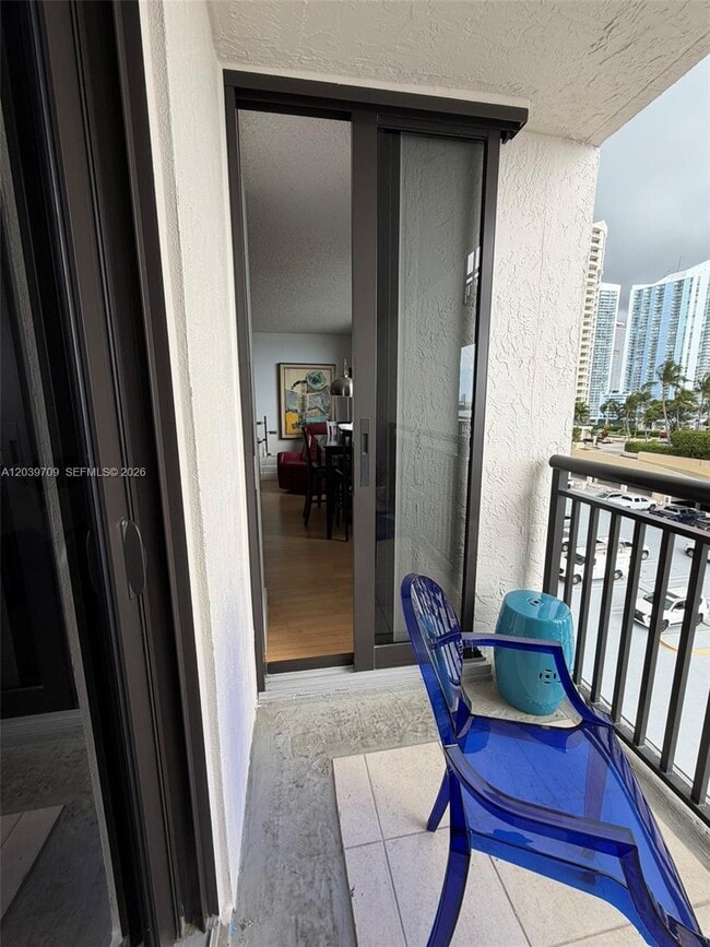 Building Photo - 540 Brickell Key Dr