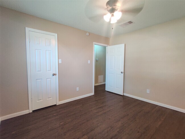 Building Photo - 1003 Dyche Ln