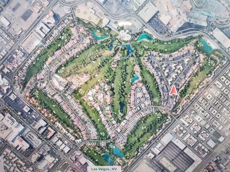 Building Photo - 746 Oakmont Ave