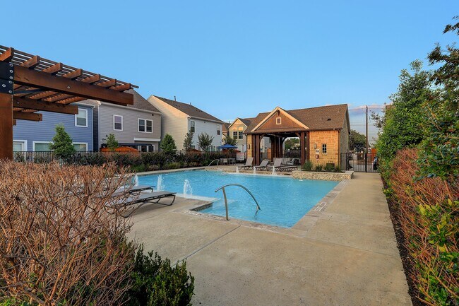 Building Photo - 10934 Brambling Wood Dr