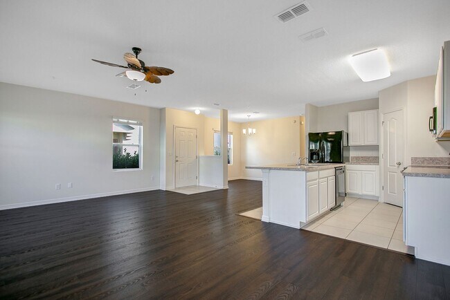 Building Photo - Spacious 3-Bdrm Townhome in Orlando's Gated Westwood Community - Available Now!