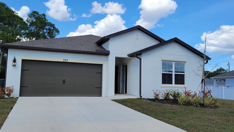 Building Photo - 733 Cleaves St SE