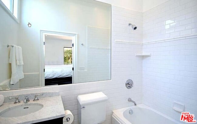 Building Photo - 6780 Shearwater Ln