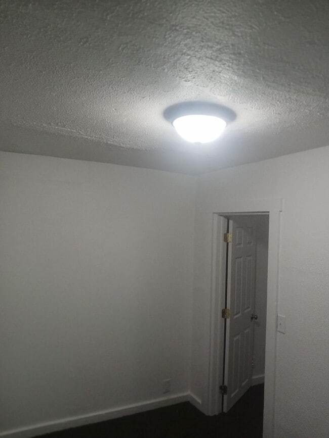 Building Photo - Welcome to 494 Allston!