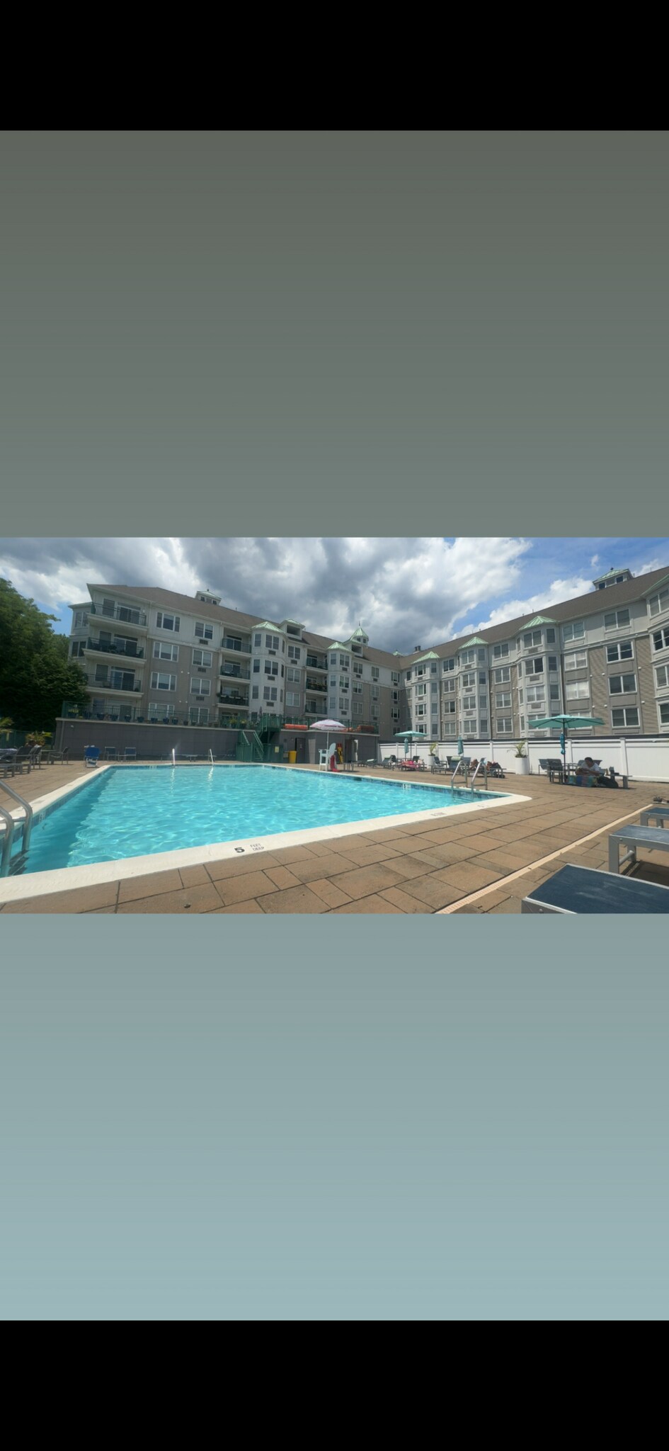 Building Photo - 1402 Round Pointe Dr