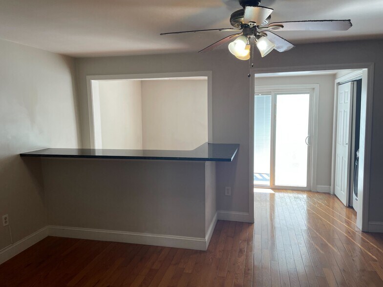 Building Photo - 161 Bennington St