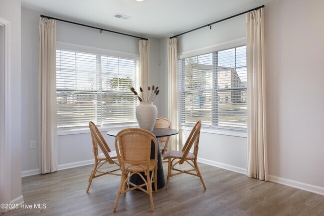 Building Photo - 4568 Tides Wy